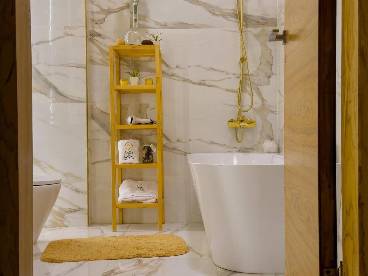 Apartment Downtown Alia Khan *