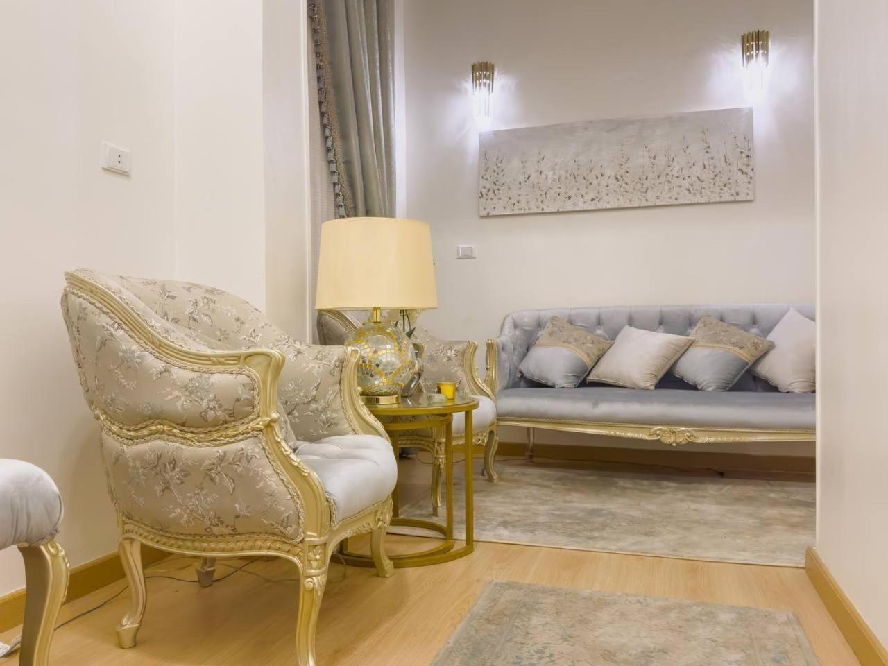 Apartment Downtown Alia Khan *